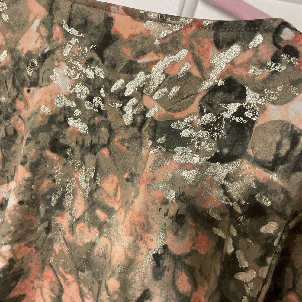 Chicos Floral V Neck Top Size 3 XL Metallic Detail Blouse - Picture 4 of 9